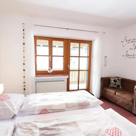 Apartamento Haus Dippel Am Kurpark Inklusive Chiemgaukarte